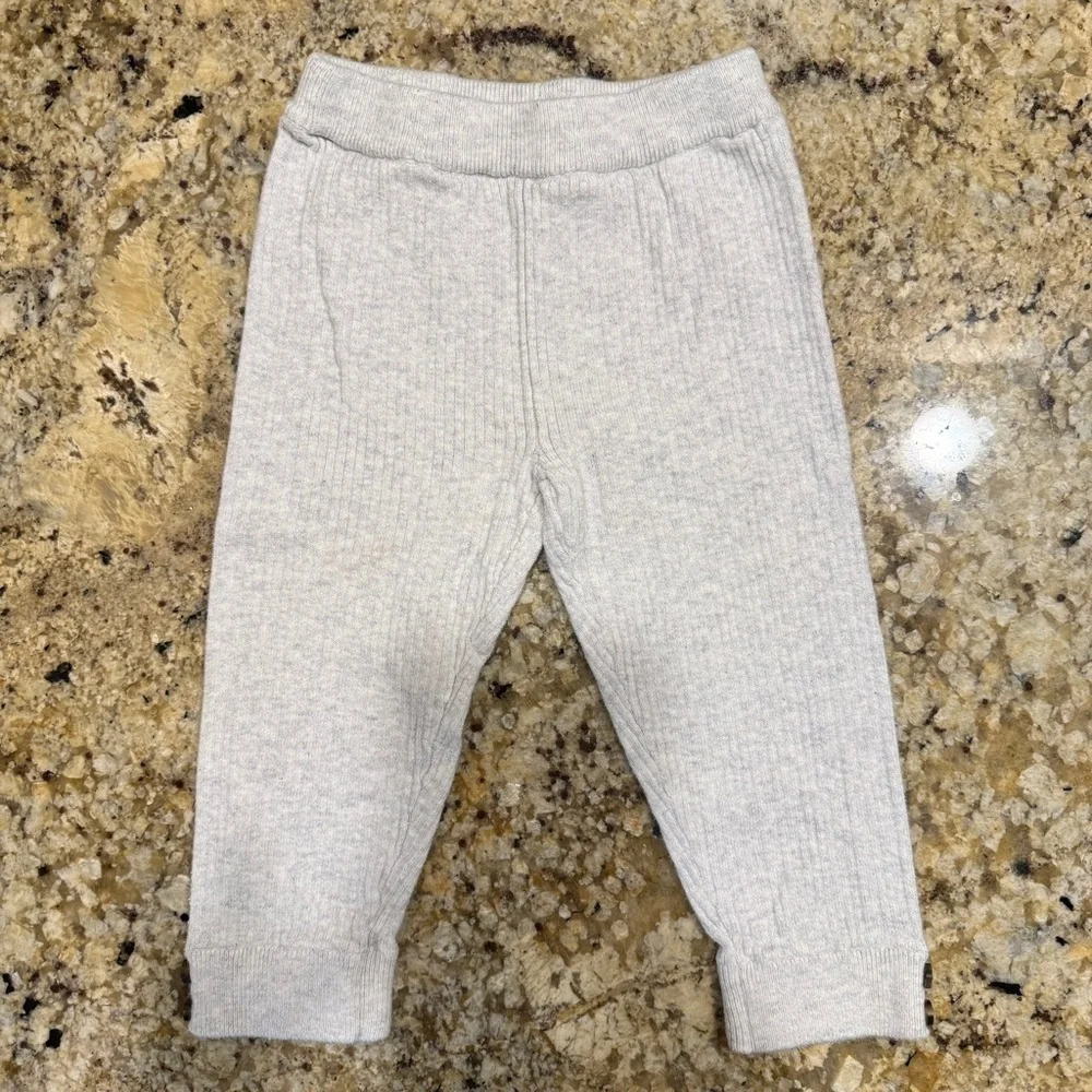 Gray Ribbed Leggings with Button Details